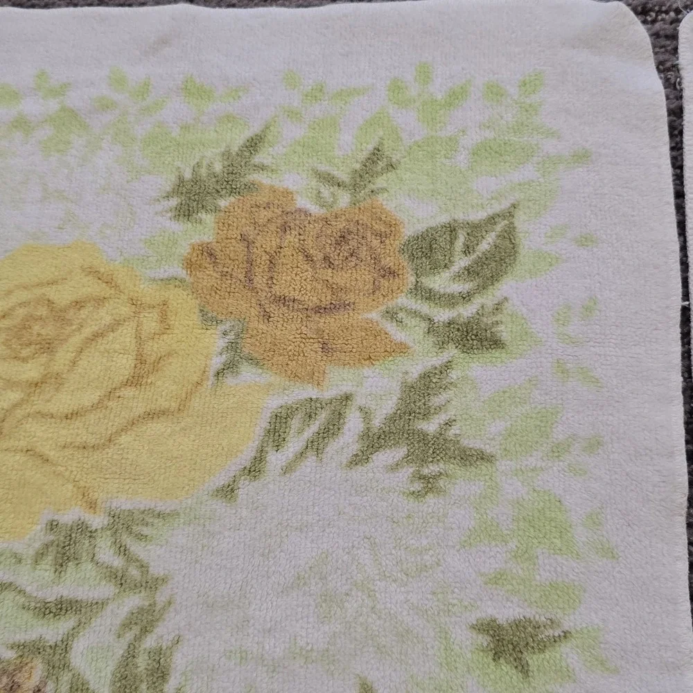 Vintage 70s Fieldcrest Yellow‎ White Floral Washcloth 13x12